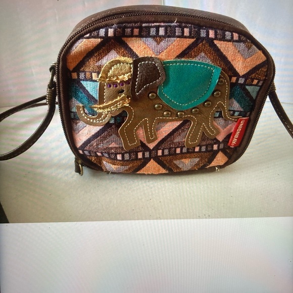 UNIONBAY Handbags - UNIONBAY Patchwork Elephant Appliqué crossbody Black Nylon Bag with Red Logo